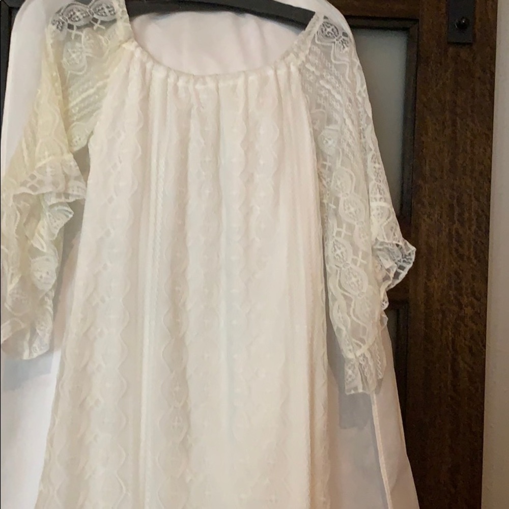 Lace dress elastic neck flowy sleeves